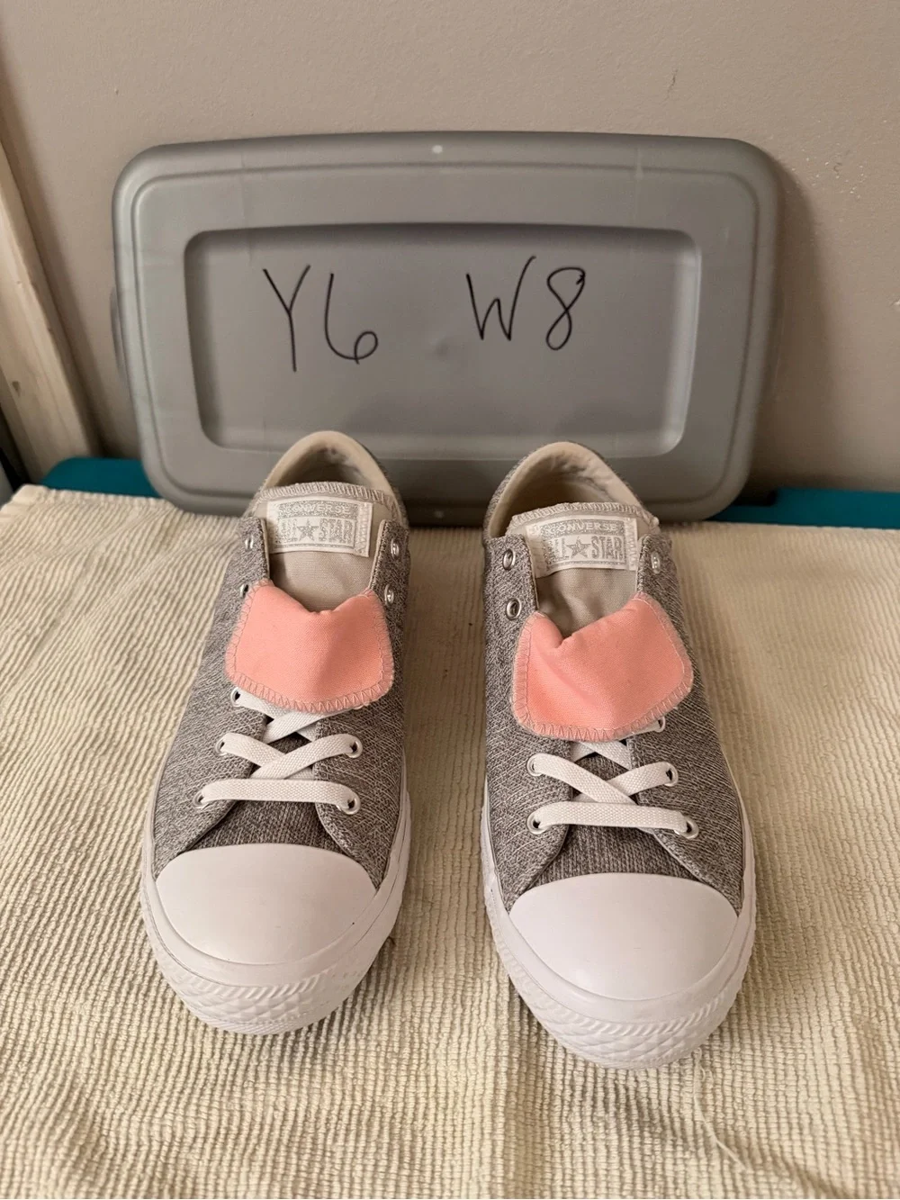Converse Kids Low-Top Sneakers in Gray with Pink Accent Hearts